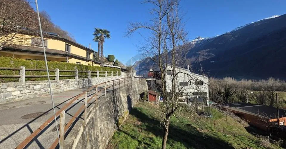 IN POSIZIONE TRANQUILLA E SOLEGGIATA CON VISTA