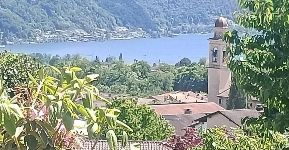 Terreno edificabile con vista lago e accesso privato  posizione esclusiva vicino al Lago di Lugano