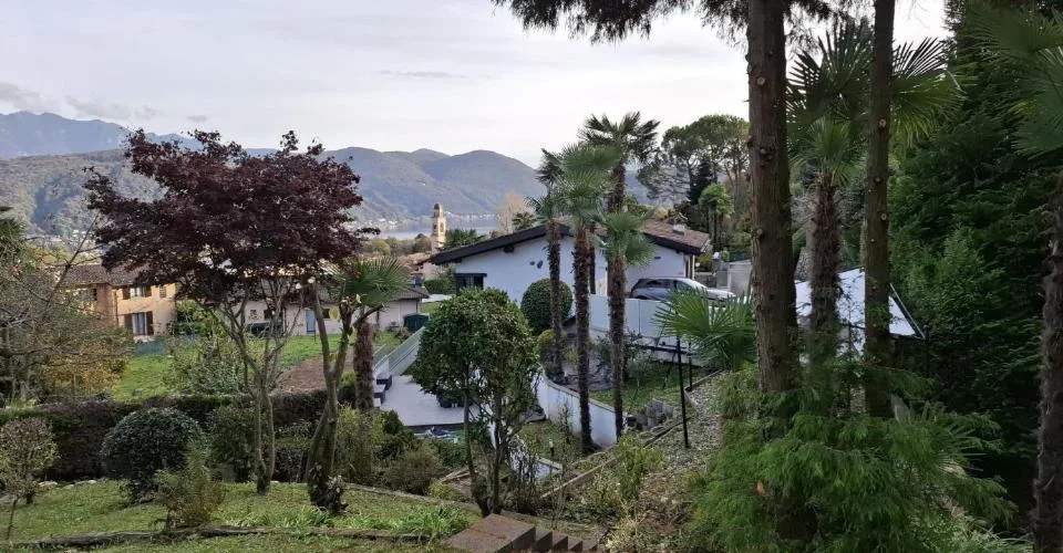 Terreno edificabile con vista lago e accesso privato  posizione esclusiva vicino al Lago di Lugano