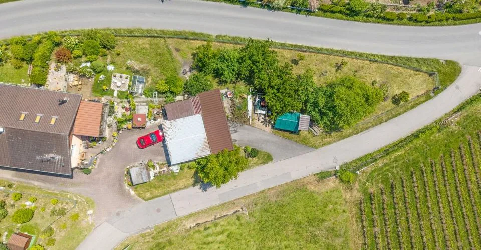 Magnifique terrain avec vue sur le lac de Morat et la possibilité de construire appartement ou maison
