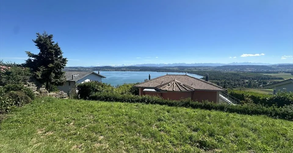 TERRAIN AVEC INCROYABLE VUE SUR LE LAC DE MORAT – foto 4 di 10