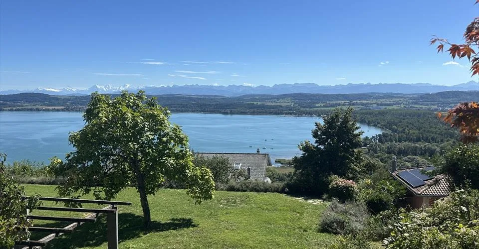 TERRAIN AVEC INCROYABLE VUE SUR LE LAC DE MORAT – foto 2 di 10