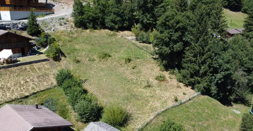 Gryon Immo propose une belle parcelle proche de toutes les commodités