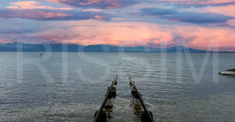 Magnifique Terrain Pied dans l'Eau avec Projet de Construction
