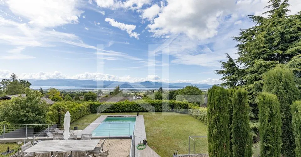 Gros potentiel pour cette propriété avec vue lac