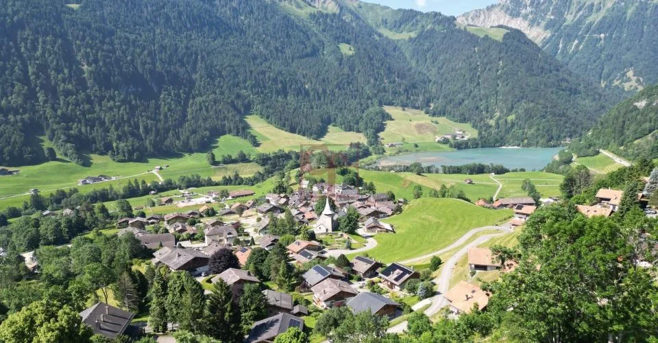 À vendre – Terrain constructible à Rossinière