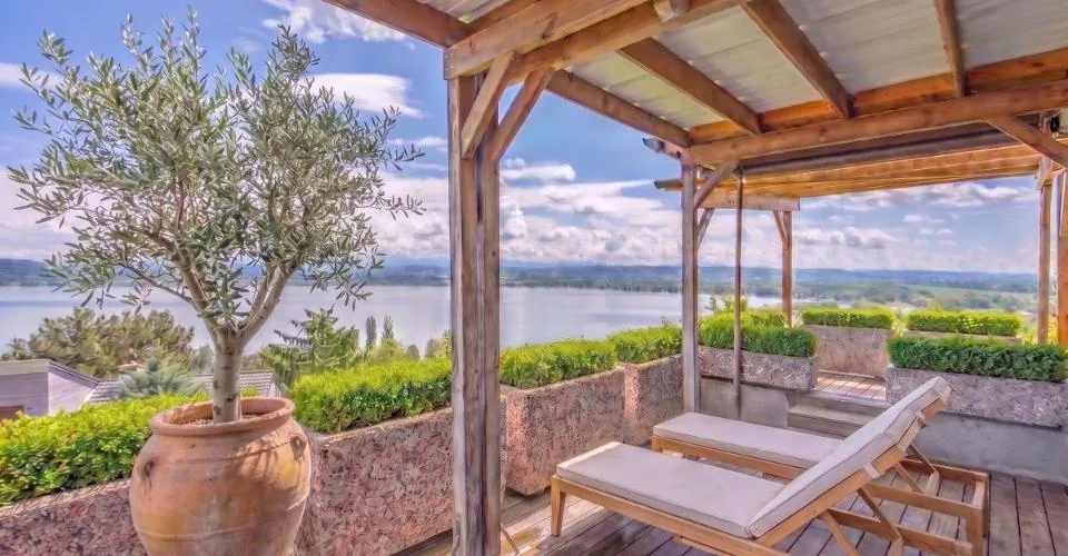 Maison avec vue sur le lac de Morat et la possibilité de construire appartement ou maison en plus de l' existant – Foto 2 von 12