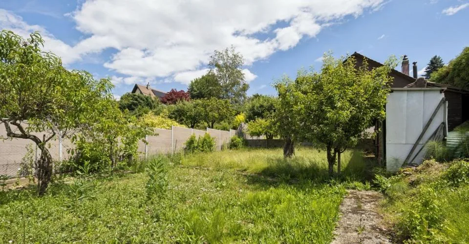 Terrain à fort potentiel avec maison existante pour investisseur