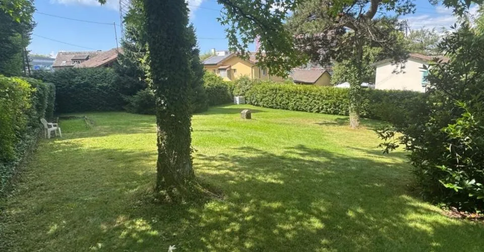 Magnifique terrain constructible de 1800 m2 avec villa individuelle – Foto 5 von 6