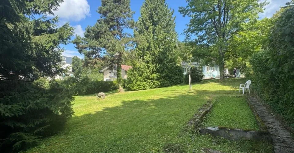 Magnifique terrain constructible de 1800 m2 avec villa individuelle – Foto 4 von 6