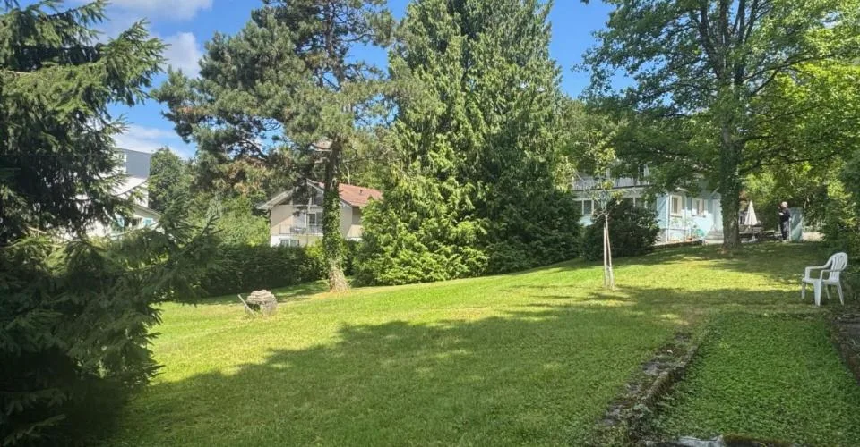 Magnifique terrain constructible de 1800 m2 avec villa individuelle – Foto 6 von 6