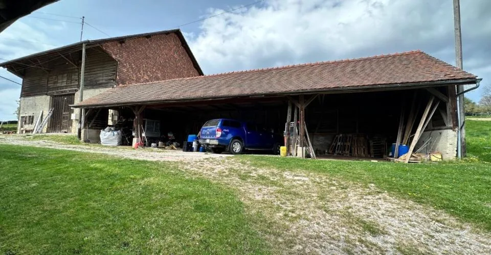 TERRAIN AVEC GRAND RURAL & COUVERT À TRANSFORMER EN HABITATION OU TOUT LE REZ POUR UNE ACTIVITÉ ET VOTRE HABITATION AU REZ SUPÉRIEUR, OU PLUSIEURS FAMILLES ?