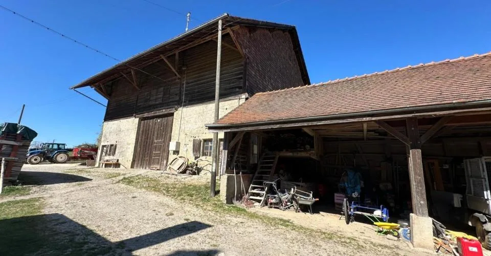 TERRAIN AVEC GRAND RURAL & COUVERT À TRANSFORMER EN HABITATION OU TOUT LE REZ POUR UNE ACTIVITÉ ET VOTRE HABITATION AU REZ SUPÉRIEUR, OU PLUSIEURS FAMILLES ?