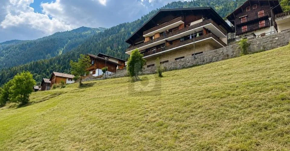 MAGNIFIQUE TERRAIN DANS UN CADRE NATUREL