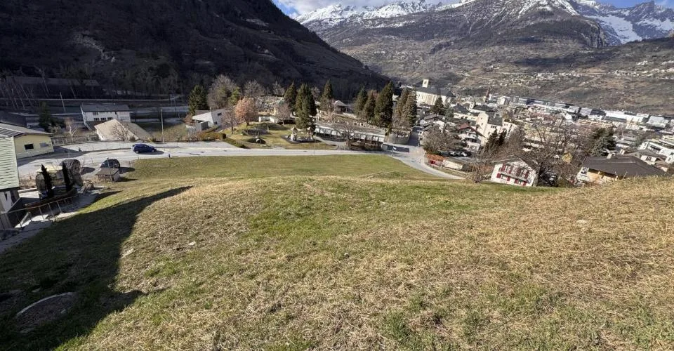 Ruhiges 0-Zimmer-Baugrundstück mit Entwicklungspotenzial, Visp