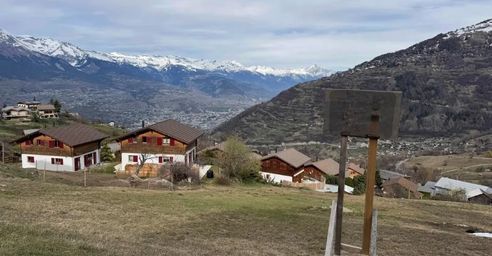 Très jolie parcelle de 1163 m2 en zone résidentielle à Sornard, Nendaz