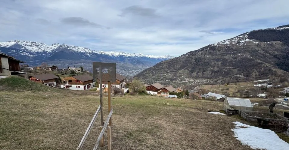 Très jolie parcelle de 1163 m2 en zone résidentielle à Sornard, Nendaz
