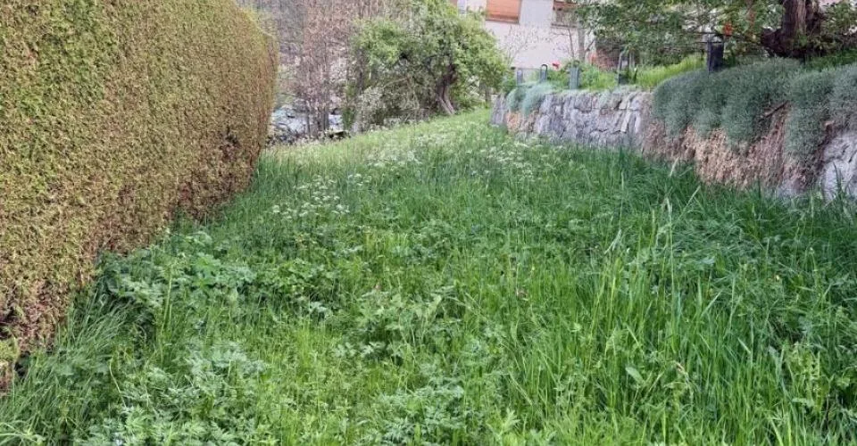 Très jolie parcelle de 968 m2 en zone résidentielle à Sornard en zone H30 à Nendaz avec accès direct