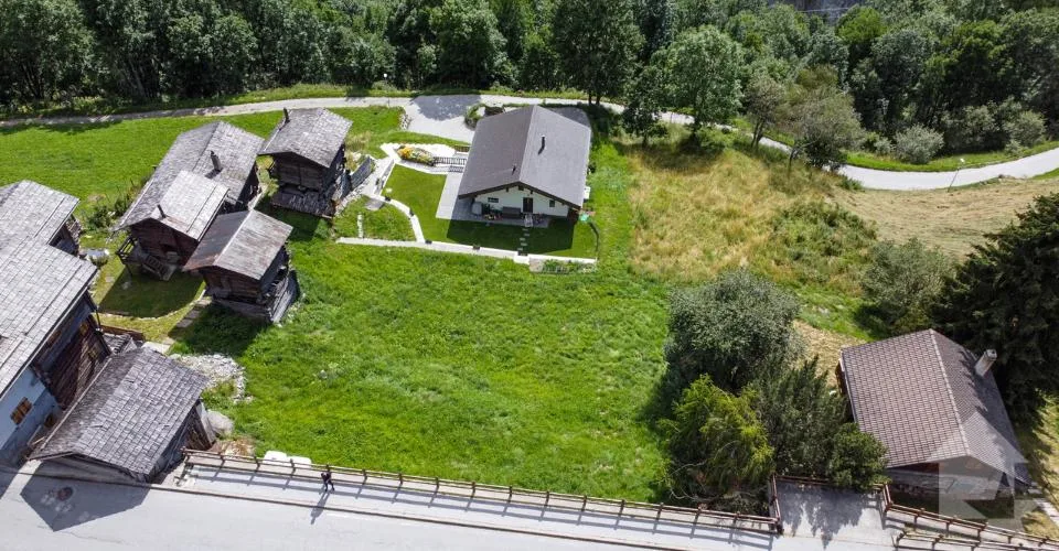 Très belle parcelle à construire au centre d'Ayer – Foto 8 von 11