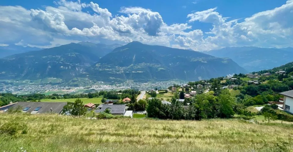 Lens Parcelles avec VUE IMPRENABLE à proximité du centre du village