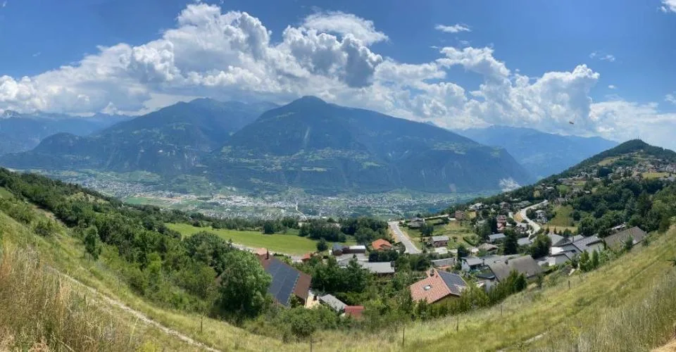 Lens Parcelles avec VUE IMPRENABLE à proximité du centre du village