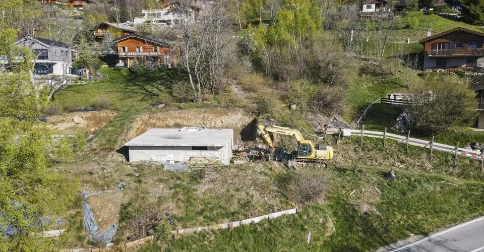 Terrain avec permis de construire, situé à Dugny 5 minutes d'Ovronnaz