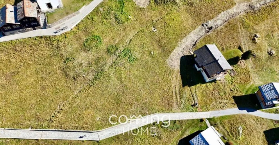 Gspon - Rare parcelle constructible sur un haut plateau ensoleillé avec vue alpine lointaine