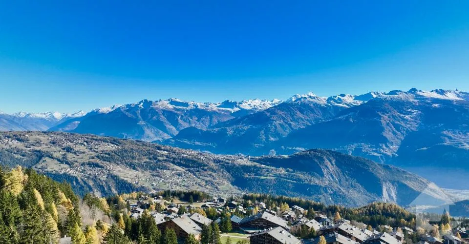 Situation exceptionnelle pour ce terrain à bâtir au Bochones