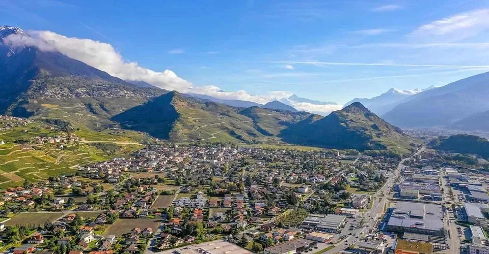 Terrain à bâtir en zone 0.8 mixte habitat et commerce à Conthey