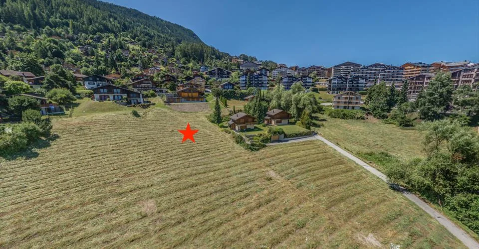 Grand terrain viabilisé libre de mandat dans un quartier résidentiel très proche du centre de la station avec vue magnifique sur les Alpes bernoises – photo 7 sur 8