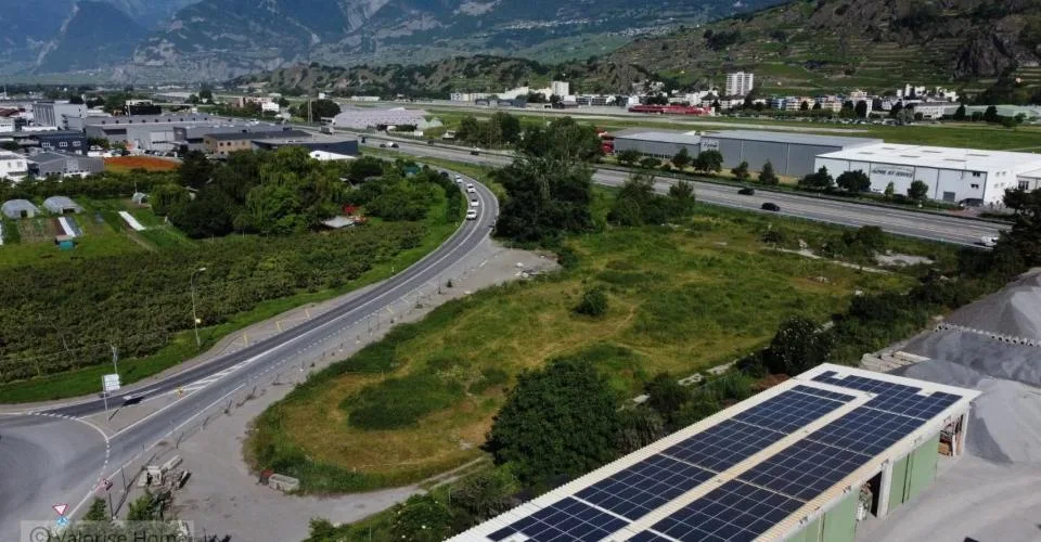 Terrains idéalement situés en bordure d'autoroute à Sion