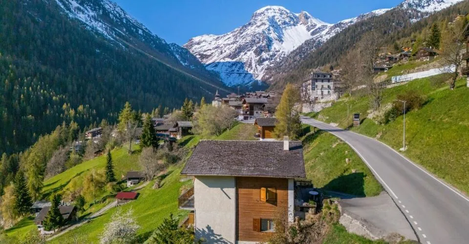 Superbe parcelle constructible à l'entrée de Grimentz, emplacement stratégique et potentiel exceptionnel