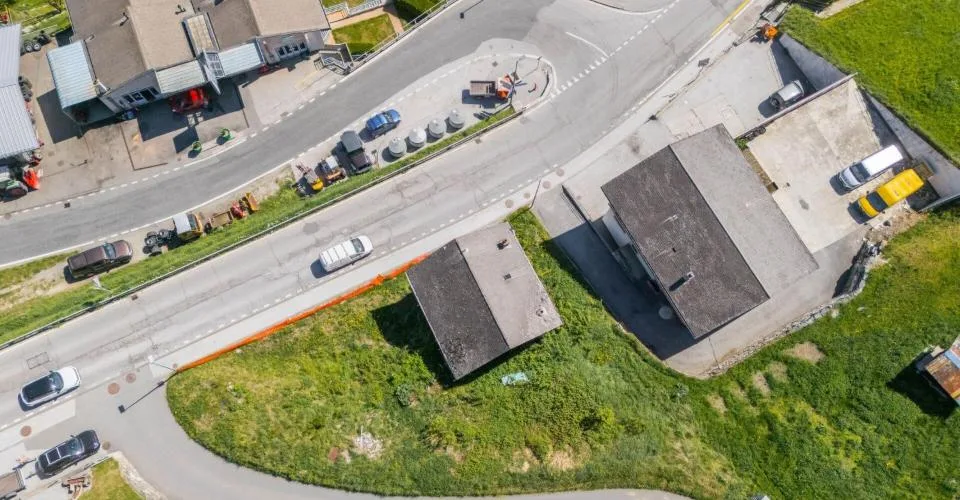 Terrain idéalement situé pour projet de 3 appartements, permis en force