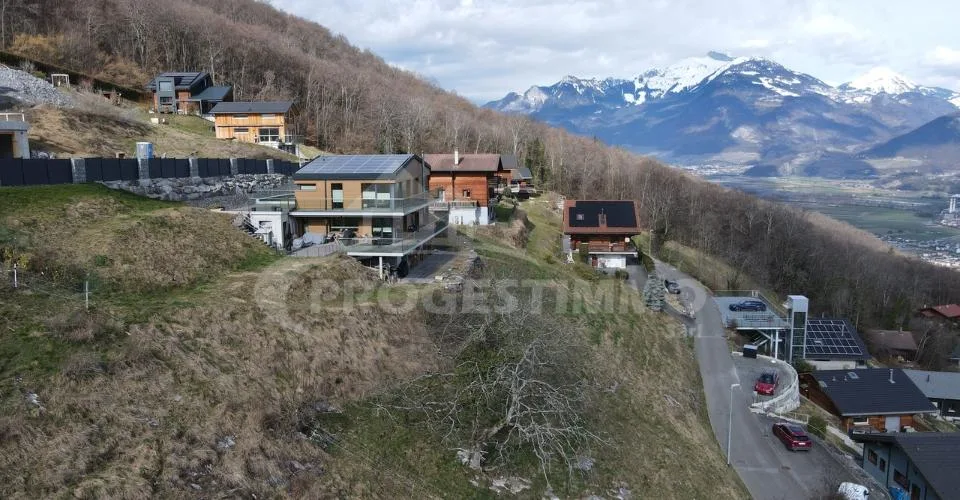 TERRAIN À BÂTIR – CALME, ENSOLEILLÉ ET VUE SUR LES DENTS DU MIDI