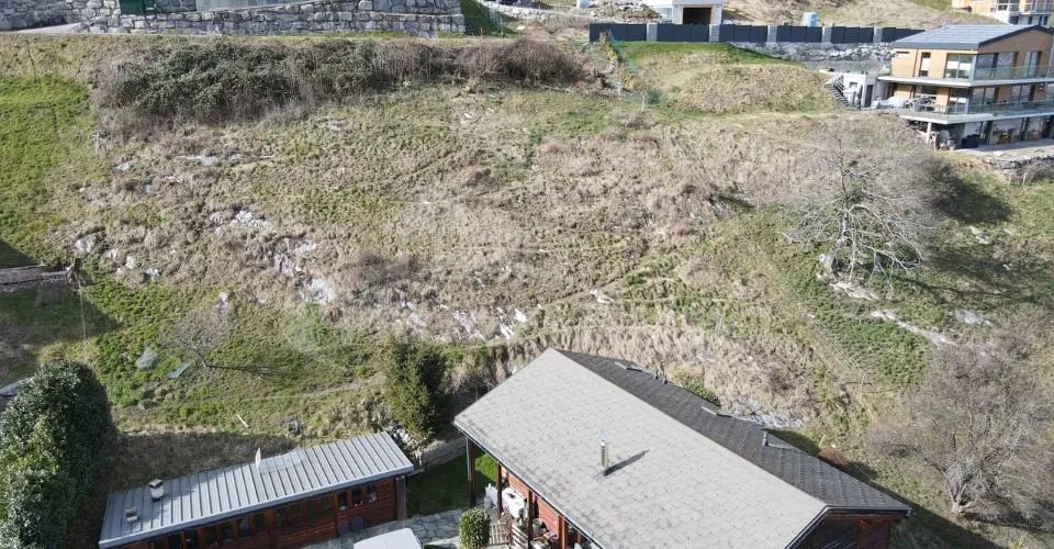 TERRAIN À BÂTIR – CALME, ENSOLEILLÉ ET VUE SUR LES DENTS DU MIDI