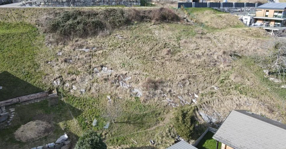 TERRAIN À BÂTIR – CALME, ENSOLEILLÉ ET VUE SUR LES DENTS DU MIDI