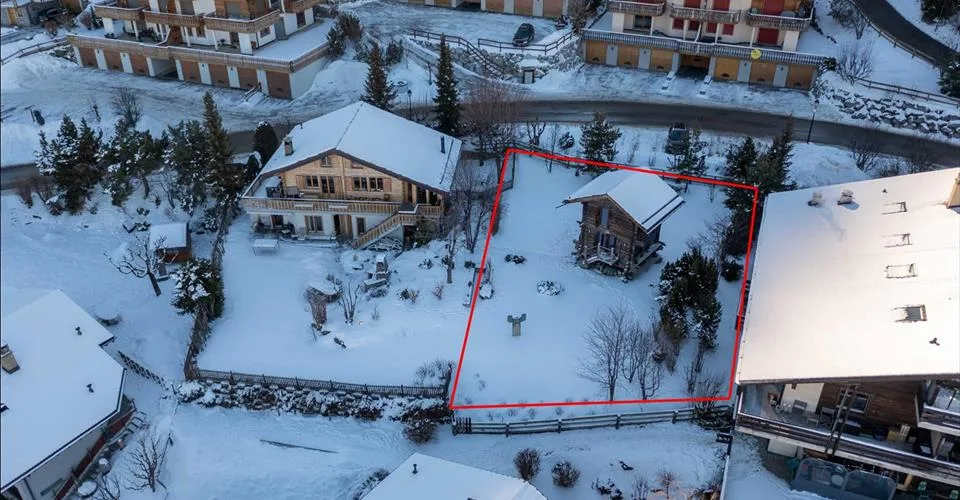 Terrain SANS mazot avec autorisation de construire en force pour un chalet