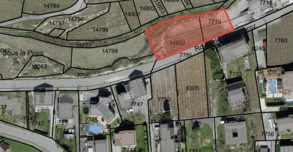 Terrain à bâtir dans un quartier résidentiel - Libre de mandat