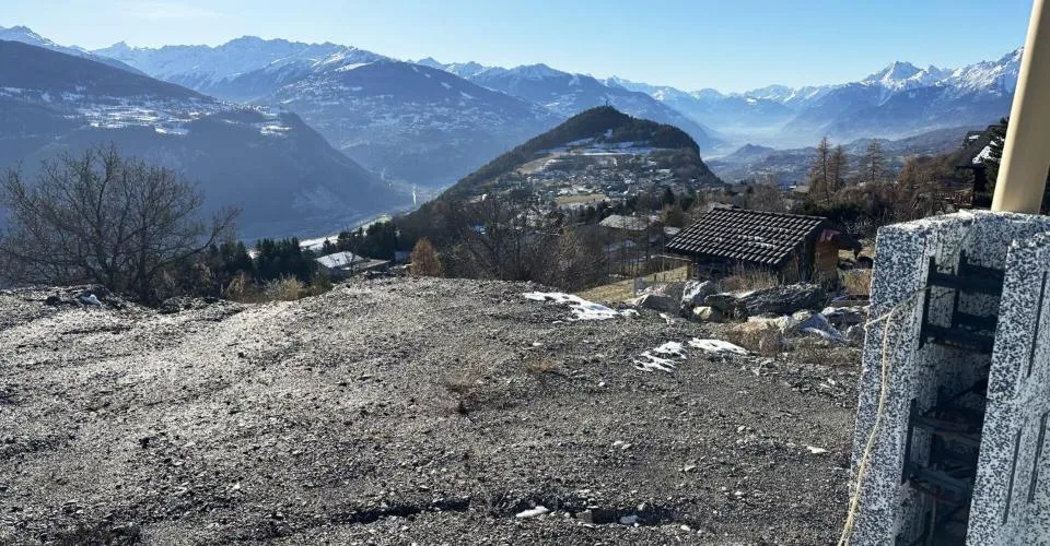 Terrain d'exception avec permis de construire en force Lens (VS).