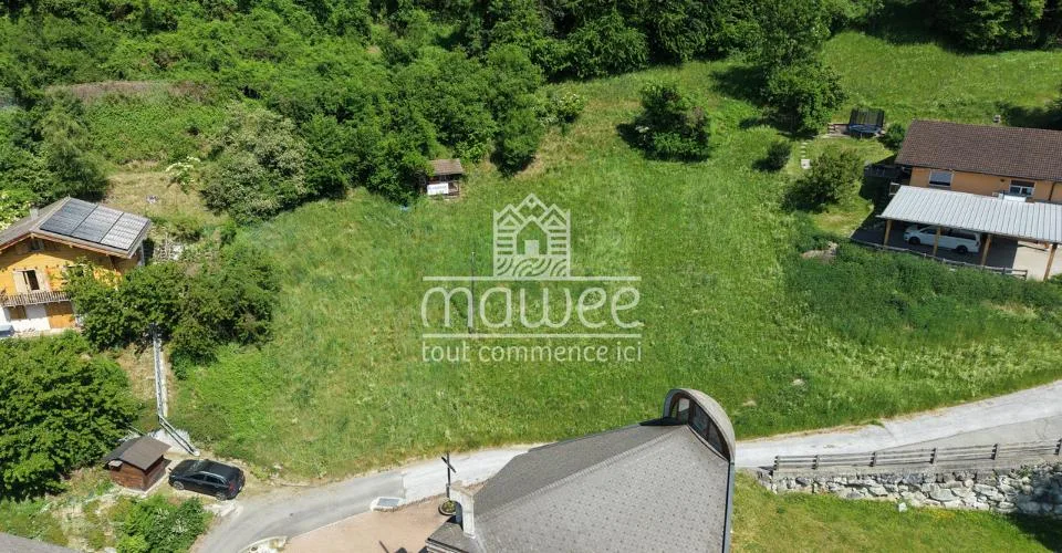 Terrain de 1682 m2 avec permis en force pour 3 chalets
