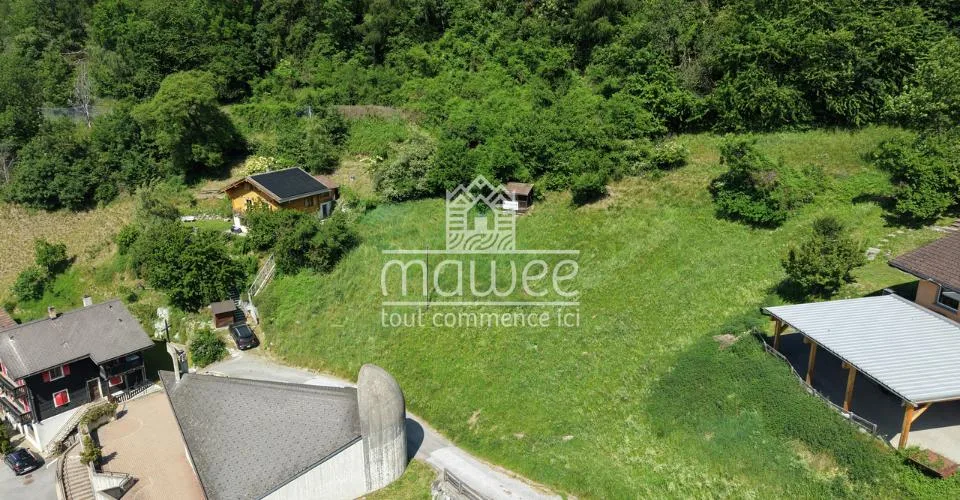 Terrain de 1682 m2 avec permis en force pour 3 chalets