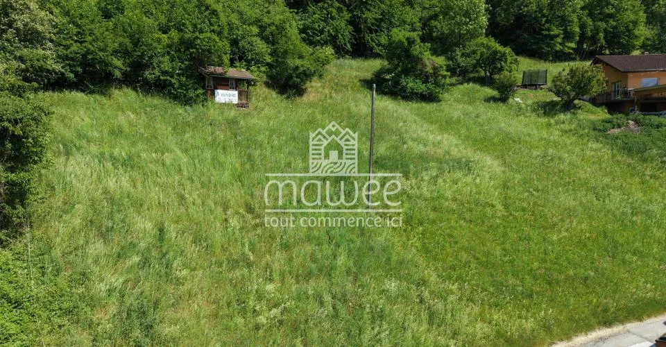 Terrain de 1682 m2 avec permis en force pour 3 chalets