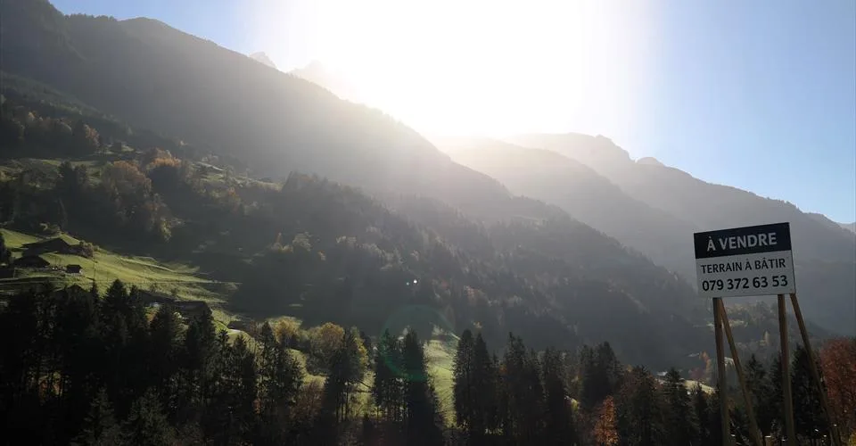 Grande parcelle de terrain à construire à Val-d'Illiez, entièrement équipée