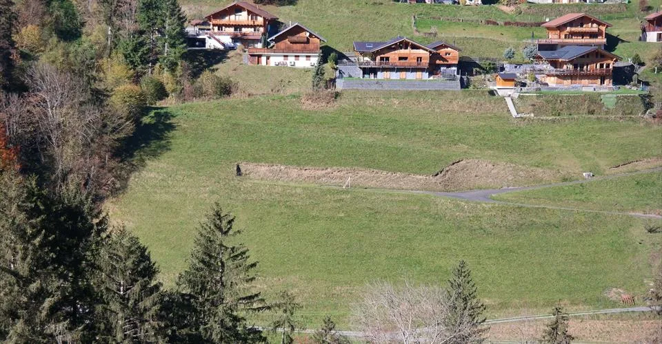 Grande parcelle de terrain à construire à Val-d'Illiez, entièrement équipée