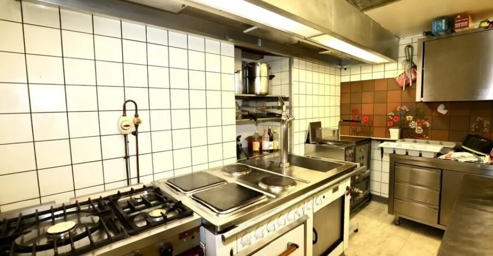 Domaine équestre avec hôtel-restaurant et appartement de fonction