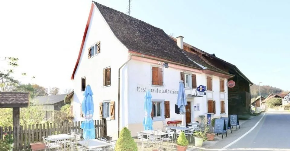 Domaine équestre avec hôtel-restaurant et appartement de fonction