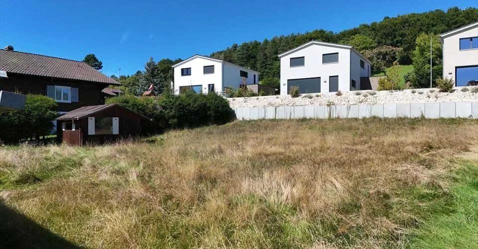 Dans la village de Movelier terrain de 682 m2 en HA à vendre