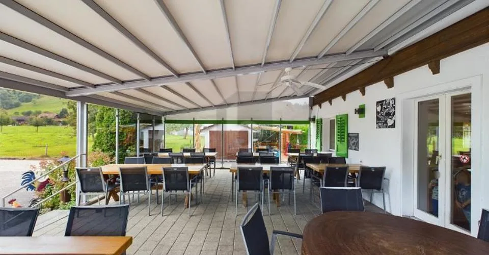 SANIERTES TRADITIONSLOKAL MIT 25 PARKPLÄTZEN