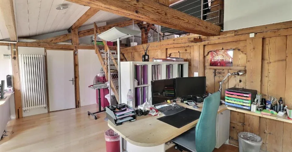 Splendide immeuble historique du 15? siècle avec local commercial et appartements