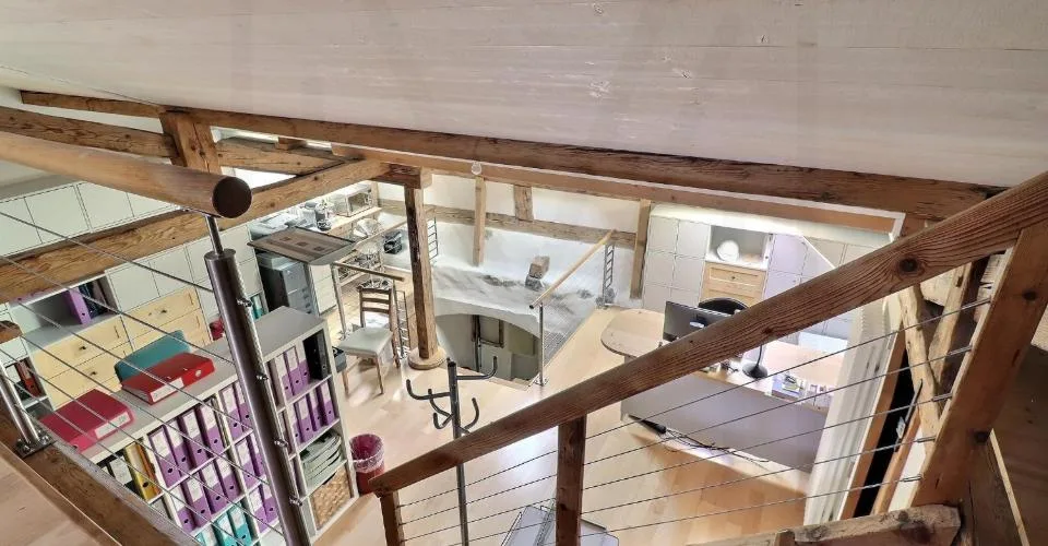 Splendide immeuble historique du 15? siècle avec local commercial et appartements